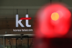 ‘국회의원 쪼개기 후원’ KT 전 임원들, 1심 집행유예