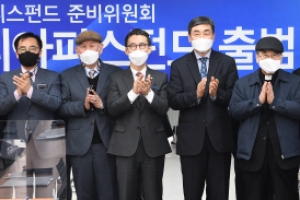 정부 채널 막히고 제재까지 “민간 펀드로 혈맥 잇자”