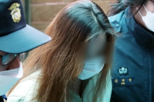 [포토]  ‘구미 사망 여아’ 친모, 첫 재판 출석