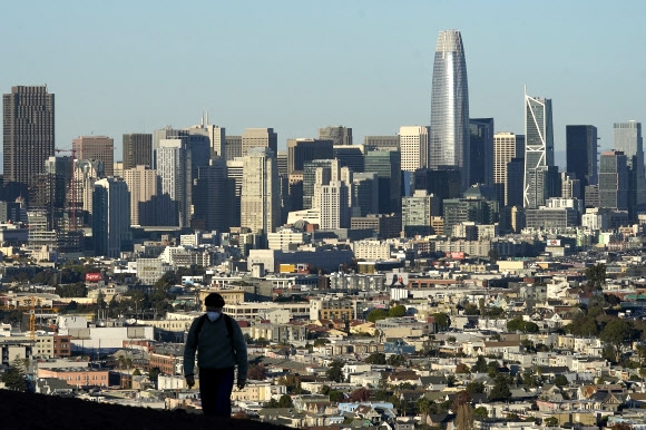 지난해 12월 미국 캘리포니아주 샌프란시스코 전경. 2020년 인구증가율이 낮아지면서 캘리포니아에서 처음으로 하원의석 수 1석 감소가 예상된다. AP