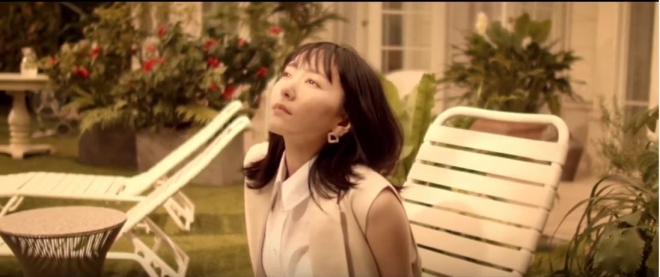 H&M 광고에 출연한 유이 아라가키. 유튜브 화면 캡처