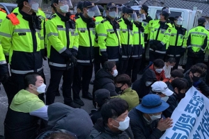 성주 사드기지에 장비·자재 차량 40대분 반입 완료