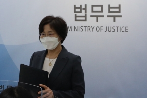 법무부, 모범수형자 가석방 늘린다…“재범 예측 정확성이 관건”