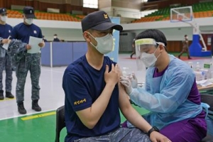 국내 접종 완료자도 ‘변이 유행’ 남아공·브라질 갔다오면 격리