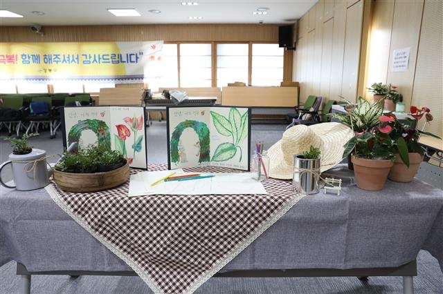 강동구 주민들에게 보급되는 반려식물 수종들. 강동구 제공