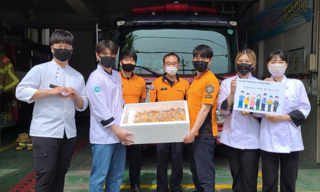 영진 조리제과제빵과 학생들 소방대원 응원