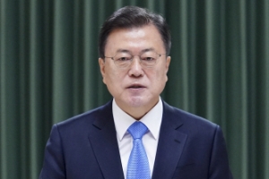 文 대통령 “北 반응 대화 거부한 것 아냐…외교로 해결 가능”