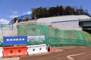 탁상행정 · 예산낭비… 10년째  흉물  양화인공폭포