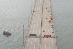 인천대교 갓길에 ‘투신 방지용‘ 드럼통 1500개 설치