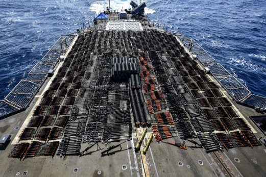 美 해군, 예멘 밀반입 추정 무기 수천정 압수