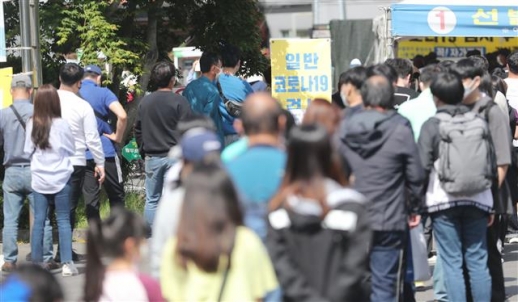 [포토] ‘붐비는’ 제주보건소 선별진료소
