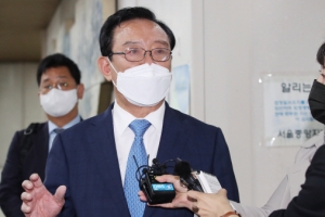 靑 울산시장 선거 개입 재판 ‘공소시효’ 대립각