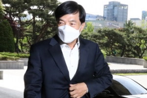 조남관 ‘이성윤 기소’ 승인… 사상 첫 현직 중앙지검장 피고인 된다