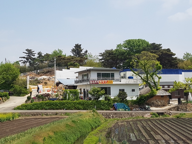 경남 양산시 하북면 평산마을 문재인 대통령 사저 건립 공사 현장 