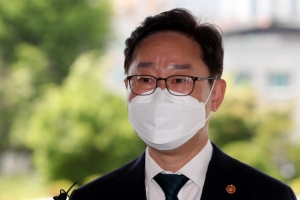 檢 ‘이성윤 공소장 유출’ 징계 가능성… 또 법무부와 ‘일촉즉발’