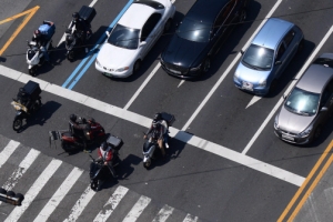 또 오토바이 사고… ‘중앙선 침범’ 오토바이, 택시 충돌 30대 사망