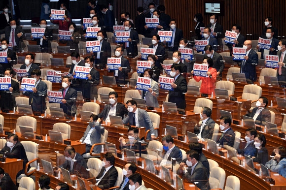 지난 5월 국회 본회의가 열리고 있는 국회의 모습