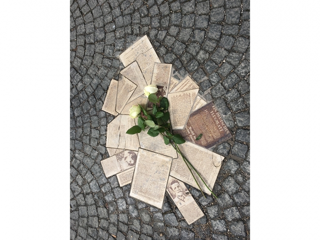 독일 뮌헨대 본관의 백장미단 기념관 앞 바닥이 당시 전단지 모양으로 꾸며진 모습. 국립 제2차 세계대전 박물관 제공
