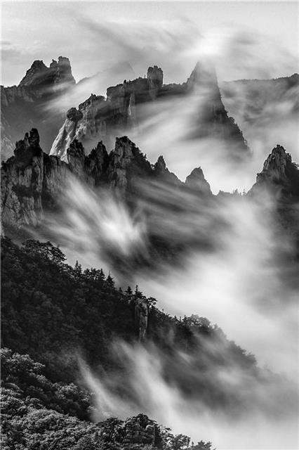 지난해 국립공원 사진 공모전 대상작 ‘승천’. 국립공원공단 제공