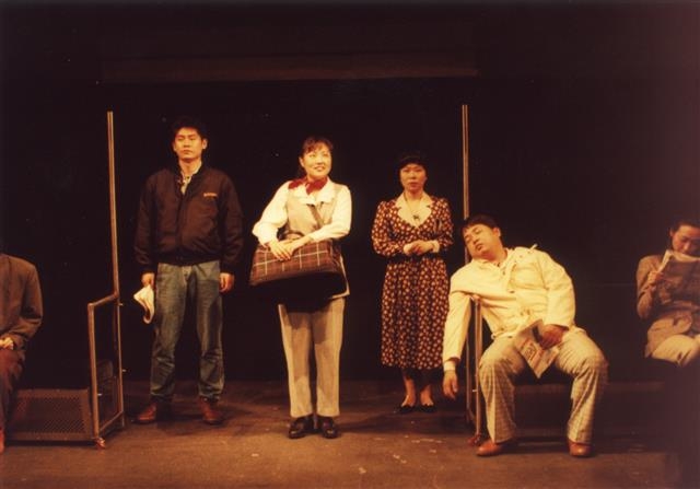 첫 막을 올린 1994년 뮤지컬 ‘지하철 1호선’ 공연 모습. 설경구(왼쪽부터)와 나윤선. 극단 학전 제공