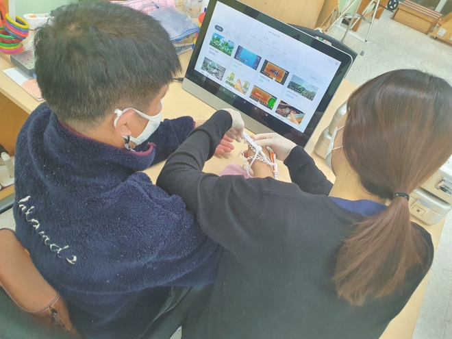 로봇재활치료기기 ‘스마트 글로브’. 성동구 제공.