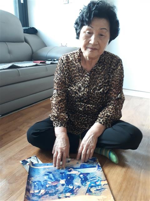 1980년 5월 27일 전남도청에서 숨진 아들 문재학군의 사진을 보면서 어머니인 김길자씨는 “41년이 지났지만 아직도 가슴이 저리다”고 말했다.