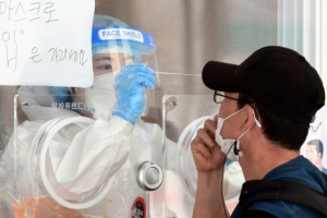 ‘인도 변이’ 국내 첫 집단감염… 인천공항 검역소 15명 확진 비상