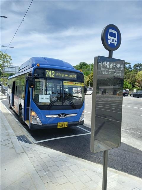 서울 서초구가 설치한 서리풀문화광장 앞 버스베이. 서초구 제공