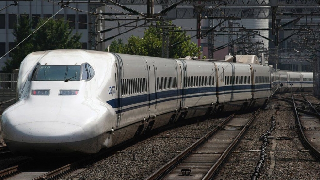 지난 16일 화장실이 급한 기관사가 조종실을 3분 동안 비운 사고가 일어난 열차와 같은 일본철도(JR) 센트럴의 도카이도 신칸센 열차가 지난 2015년 5월 18일 도쿄역 플랫폼에 정차해 있다. 게티이미지 자료사진 