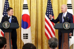 ‘백신 스와프’ 대신 한국군 55만명 접종 왜?