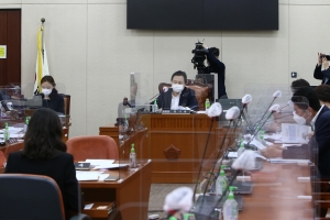 수술실 CCTV 의무화법 공청회 …“환자 보호할 것” vs. “소극적 의료 문화 만들 것”