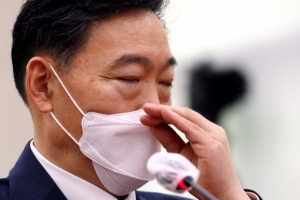 野 “국민 피눈물 나게 한 라임 변론”… 金 “변호 대상은 비공개”