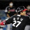 유령 쫓다 MLB까지 진출한 유강남 “앞으론 나 때문에 이기게 하겠다”