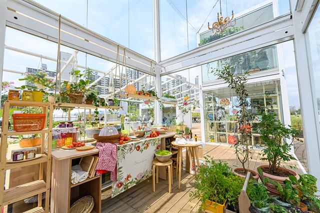 서울 양천구 안양천 자연학습장에 마련된 서울도시농업박람회 전시장 중 ‘농부의 집’ 내부 모습. 양천구 제공