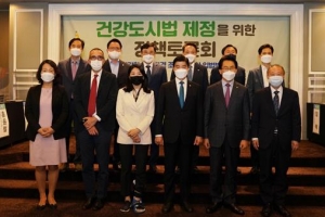 “도시정책에 ‘건강’ 담아야”… 의원들과 손잡은 종로구청장