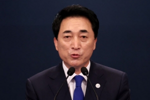 박수현 “두렵고 떨리는 맘”…文정부 첫 대변인에서 소통수석으로