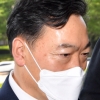 [서울포토]법무부 청사 들어서는 김오수 검찰총장