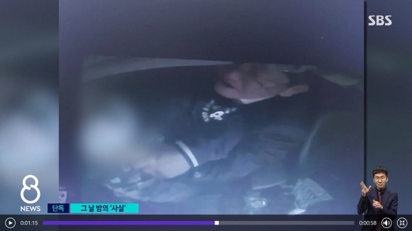 이용구(오른쪽) 법무부 차관이 지난해 11월 6일 밤 술에 취해 운전석에 앉은 택시기사의 멱살을 잡는 장면이 녹화된 택시 블랙박스 영상. SBS 뉴스 캡처