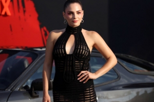 [서울포토] 안드레아 두로, 시스루 드레스로 뽐낸 볼륨감