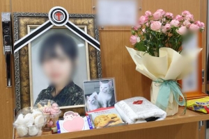 공군 여중사 분향소에서 눈물 흘린 해군 성폭력 피해자