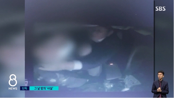 이용구 법무부 차관이 지난해 11월 6일 만취한 상태에서 택시를 타고 귀가하던 중 택시기사에게 폭설과 욕설을 하는 상황이 찍힌 차량 블랙박스 영상 화면.  SBS 뉴스 캡처