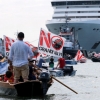 “관광보다 환경” 베네치아 시민 보트, 크루즈 막아섰다