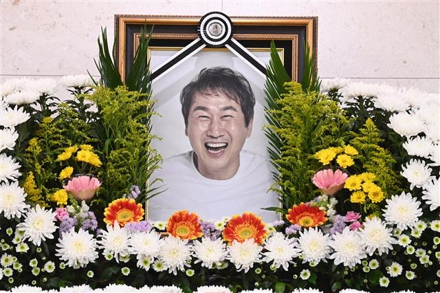 고 유상철 전 인천 유나이티드 감독의 빈소가 8일 서울 아산병원 장례식장에 마련되어 있다. 2021.6.8 사진공동취재단