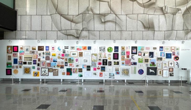 ‘10만원 미술장터’ 전시 전경  