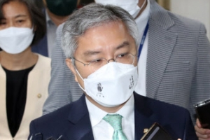 [포토] ‘굳은 표정’ 최강욱, 1심 벌금 80만원