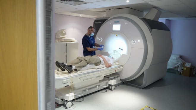 알도 세레사가 영국 국립신경정신과병원에서 자기공명영상(MRI) 촬영을 하고 있다. 영국 BBC 홈페이지 캡처