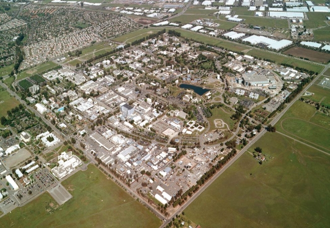 미국 캘리포니아에 있는 로런스 리버모어 국립 연구소.  위키피디아