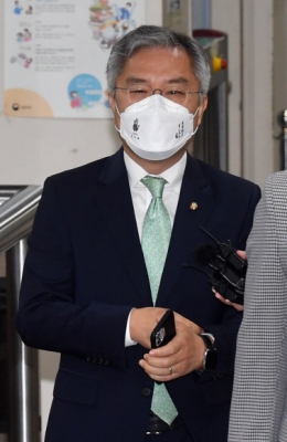 [서울포토]선고 공판 출석하는 최강욱