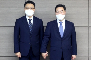 “우편 말고 직접 서류 가져와라?”…공수처·검찰 계속되는 신경전