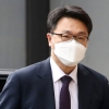 ‘대권 후보 尹’ 부상 시점에 묘한 타이밍… 법조계 “정치적 수사”